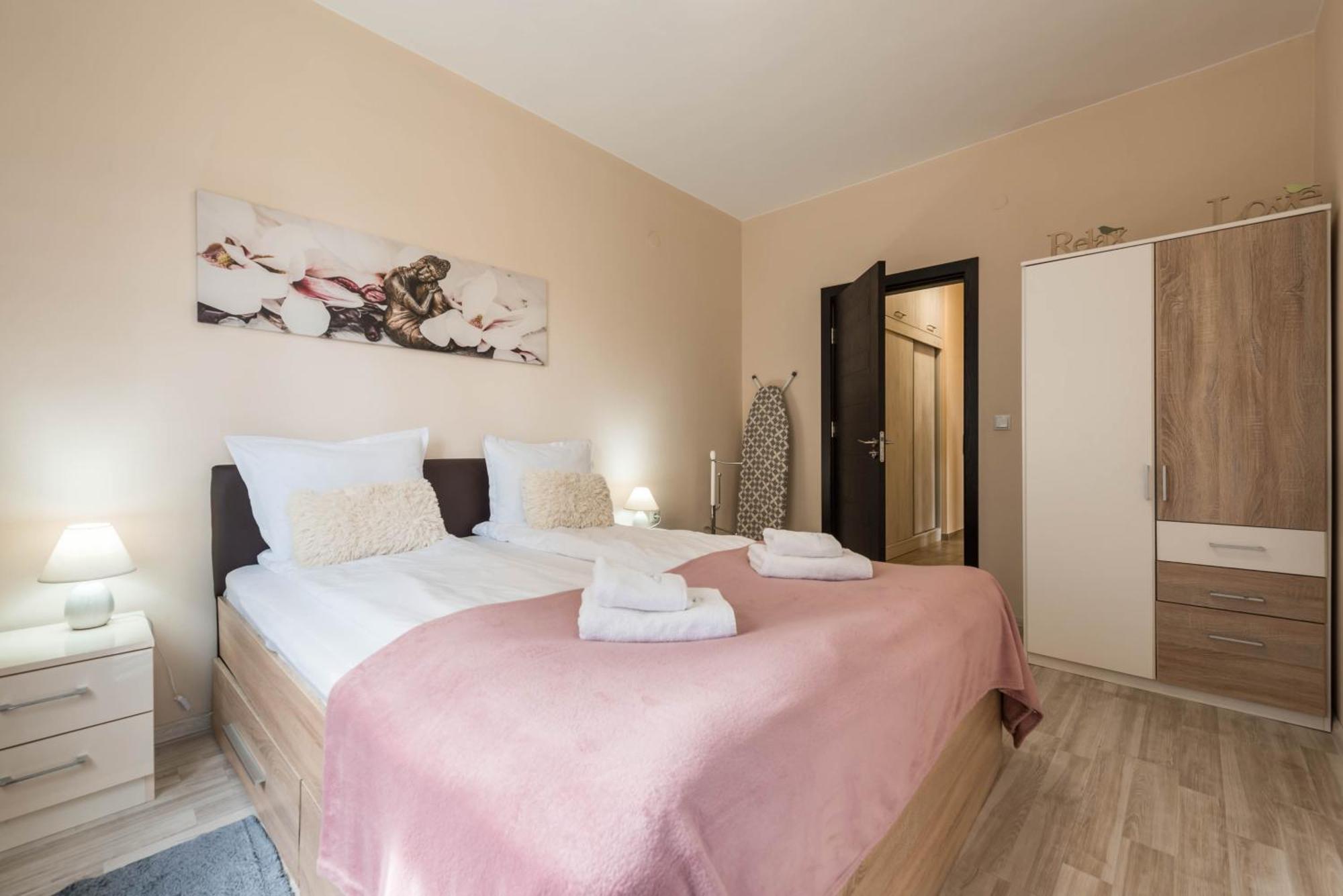 Two Bedroom Cathedral View Apartment فارنا المظهر الخارجي الصورة