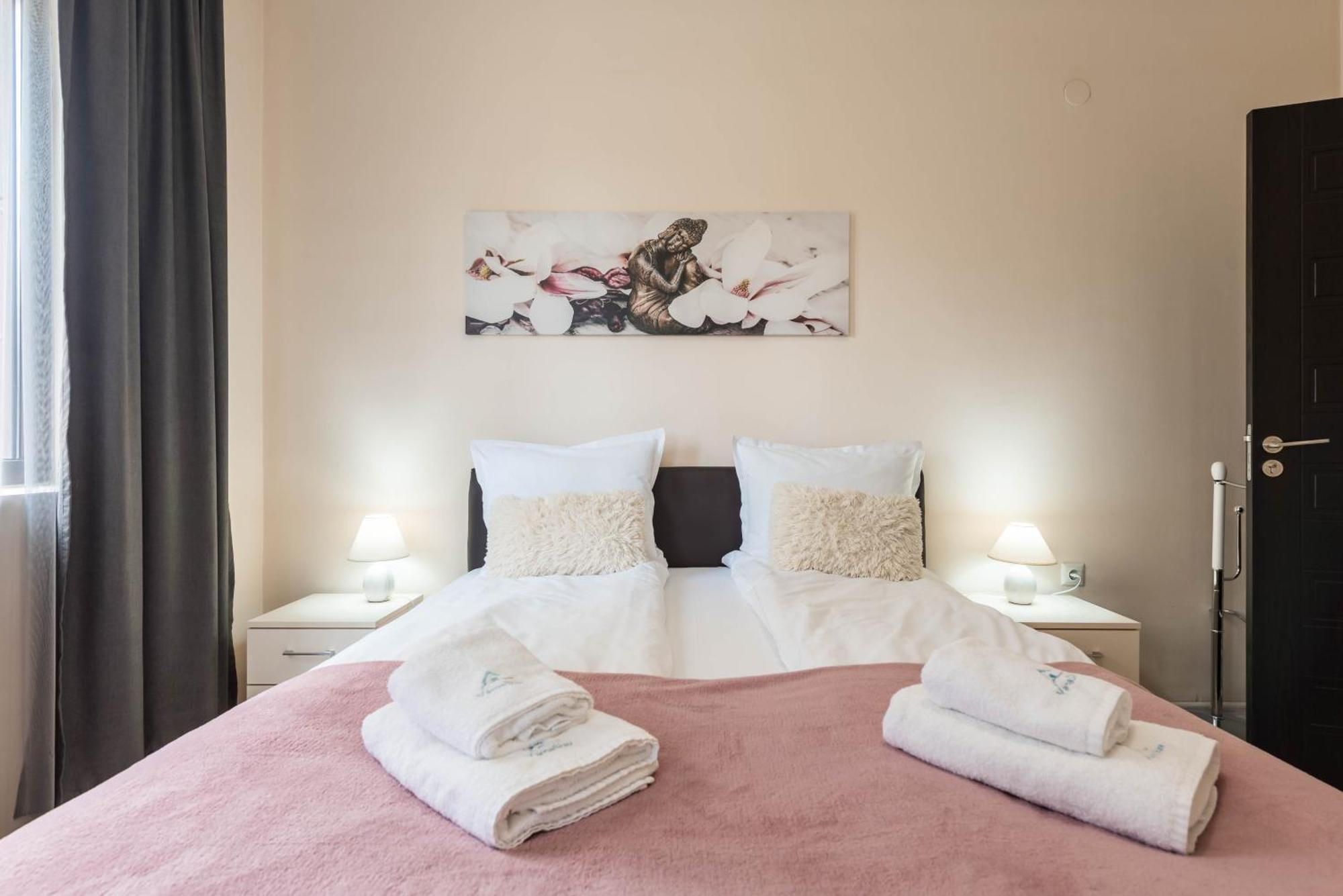 Two Bedroom Cathedral View Apartment فارنا المظهر الخارجي الصورة
